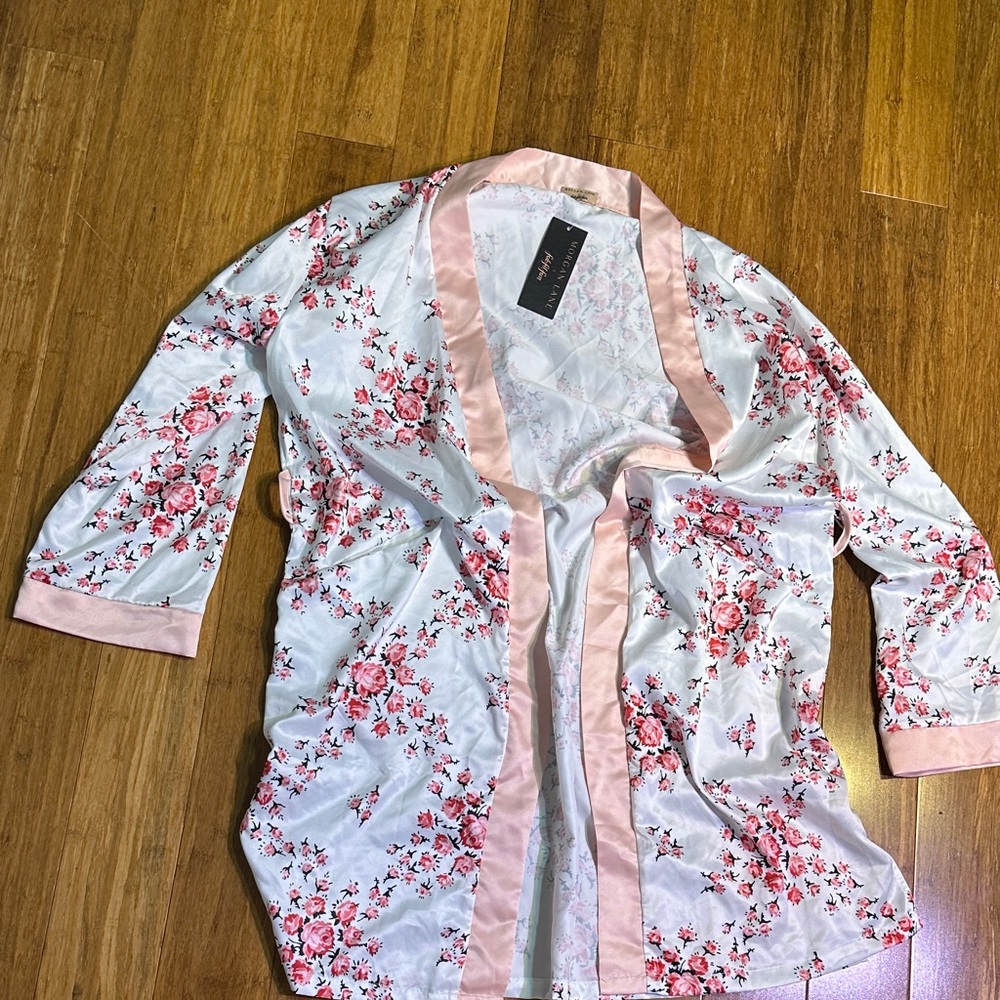 Morgan Lane Pink and White Floral Robe S/M NWT